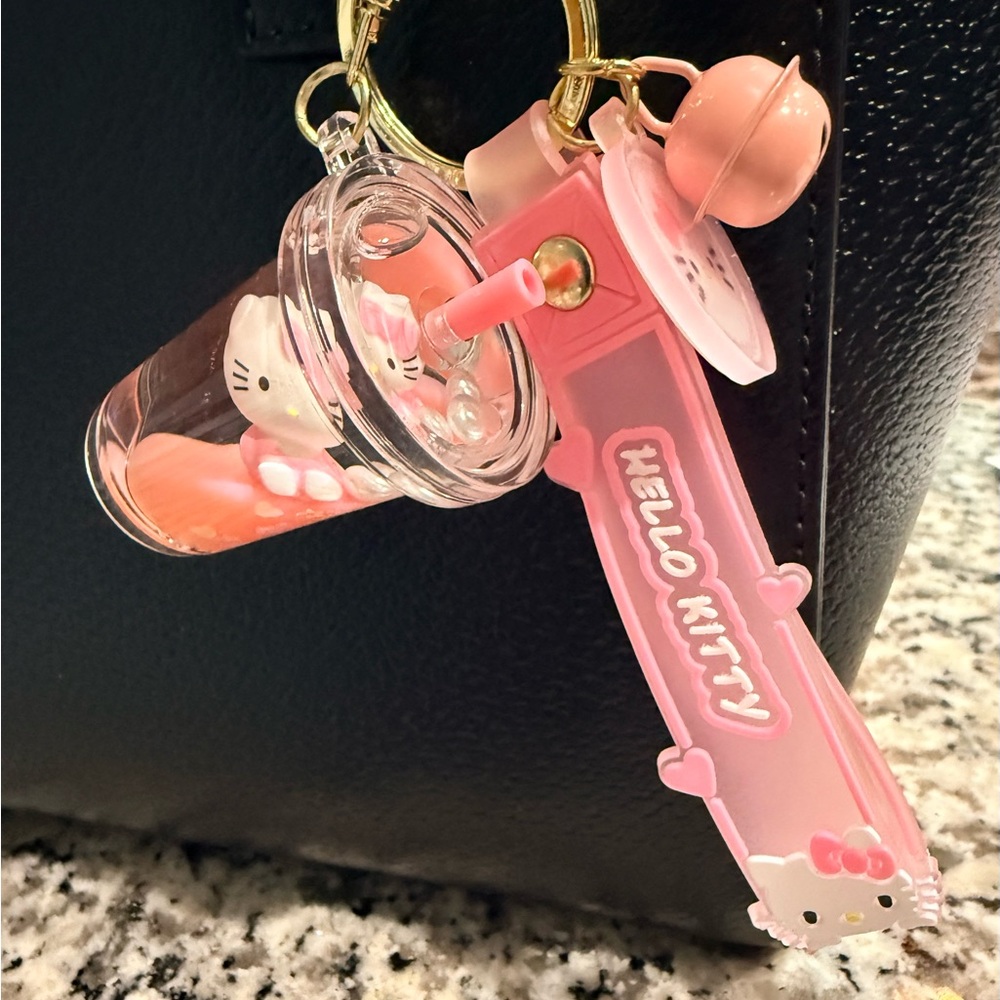 Hello Kitty Pink Keychain - Picture 2 of 3